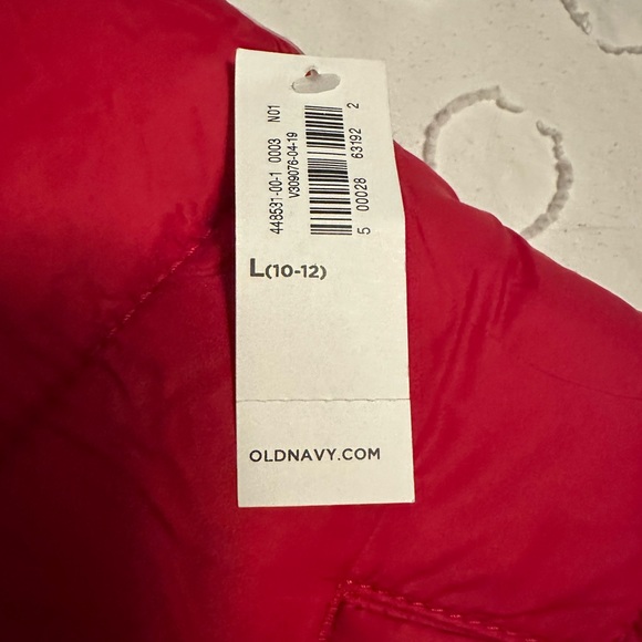 Brand new, with tags Old Navy puffer vest - Picture 2 of 3